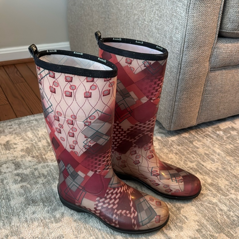 Kamik waterproof boots. Size 10